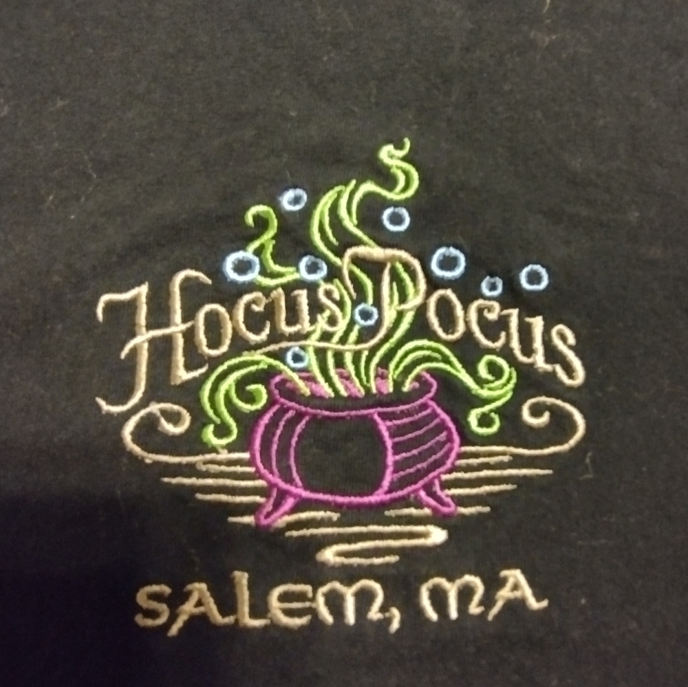 2/$10 EUC Hocus Pocus embroidered black and pink T-shirt. - Picture 1 of 5